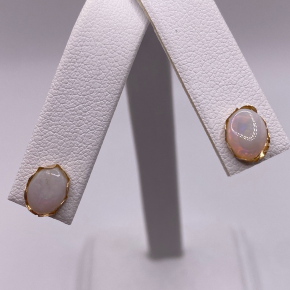Jewelry - VINTAGE 14k Opal earrings